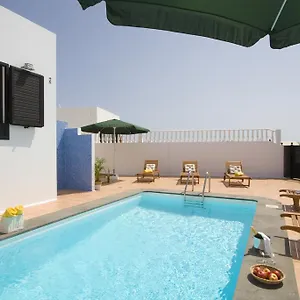 https://gran-villa-famara-puerto-del-carmen.puertodelcarmen-hotels.org